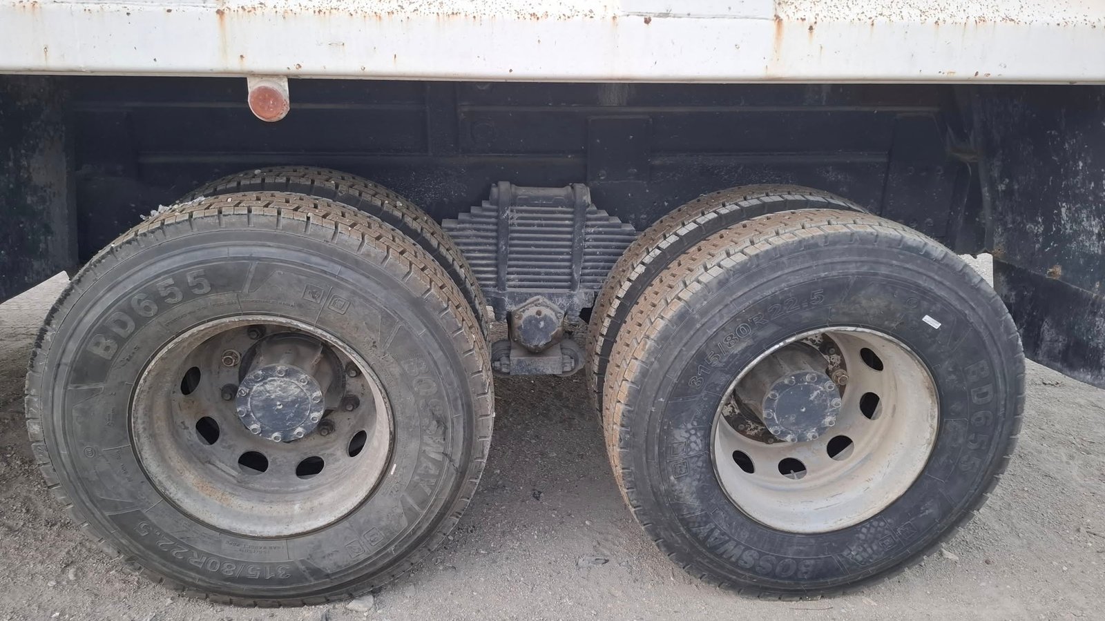 قلاب نيسان UD ,ياباني 2013 للبيع  جاهز للعمل في حلب وسوريا