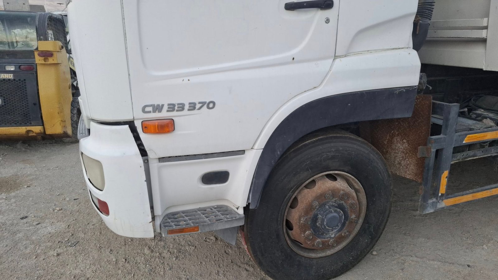 قلاب نيسان UD ,ياباني 2013 للبيع  جاهز للعمل في حلب وسوريا