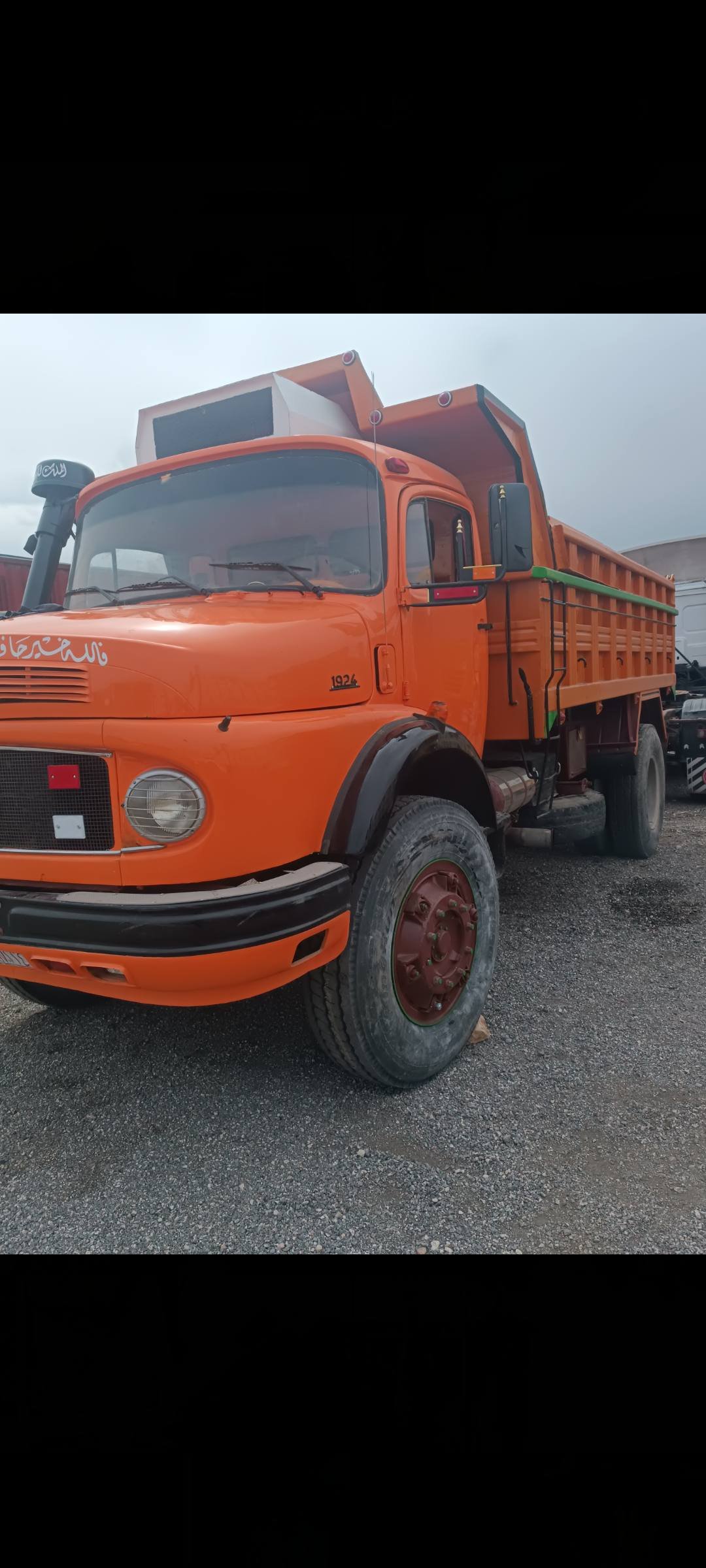 Original Mercedes Dump Truck (Tipper) For Sale in Syria