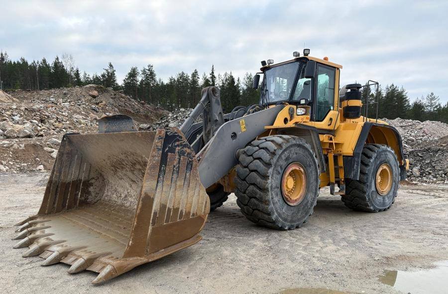 للبيع فولفو L220F, جاهز للاستيراد إلى سوريا