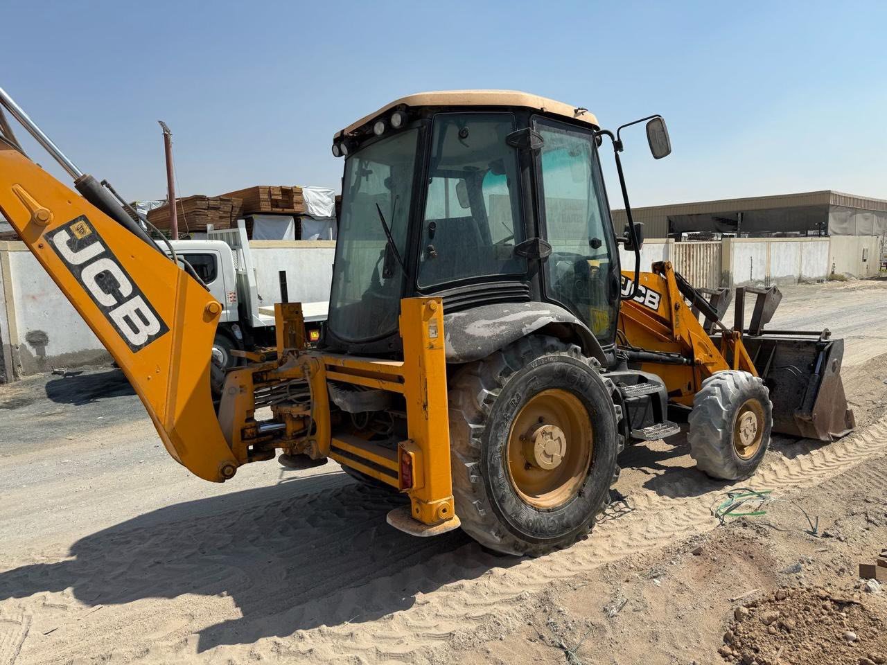 For sale: Original British JCB3CX, 2018 model, standard engine, standard gearbox, telescopic boom, for sale in Idlib.