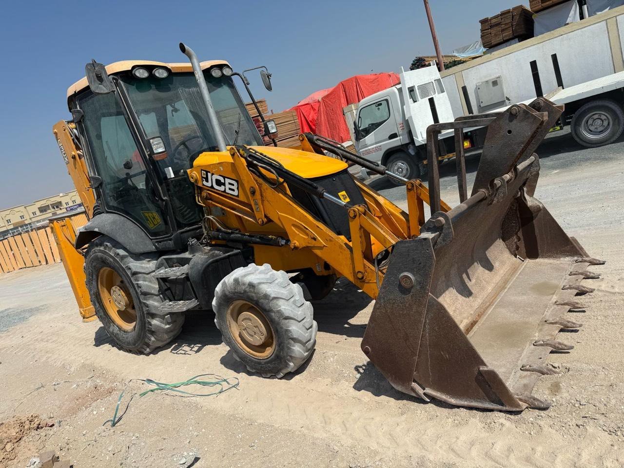 For sale: Original British JCB3CX, 2018 model, standard engine, standard gearbox, telescopic boom, for sale in Idlib.