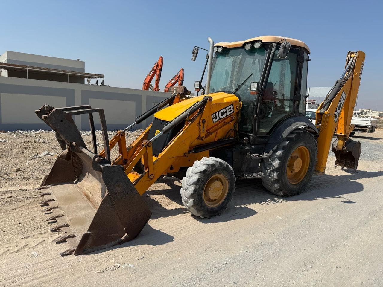 For sale: Original British JCB3CX, 2018 model, standard engine, standard gearbox, telescopic boom, for sale in Idlib.