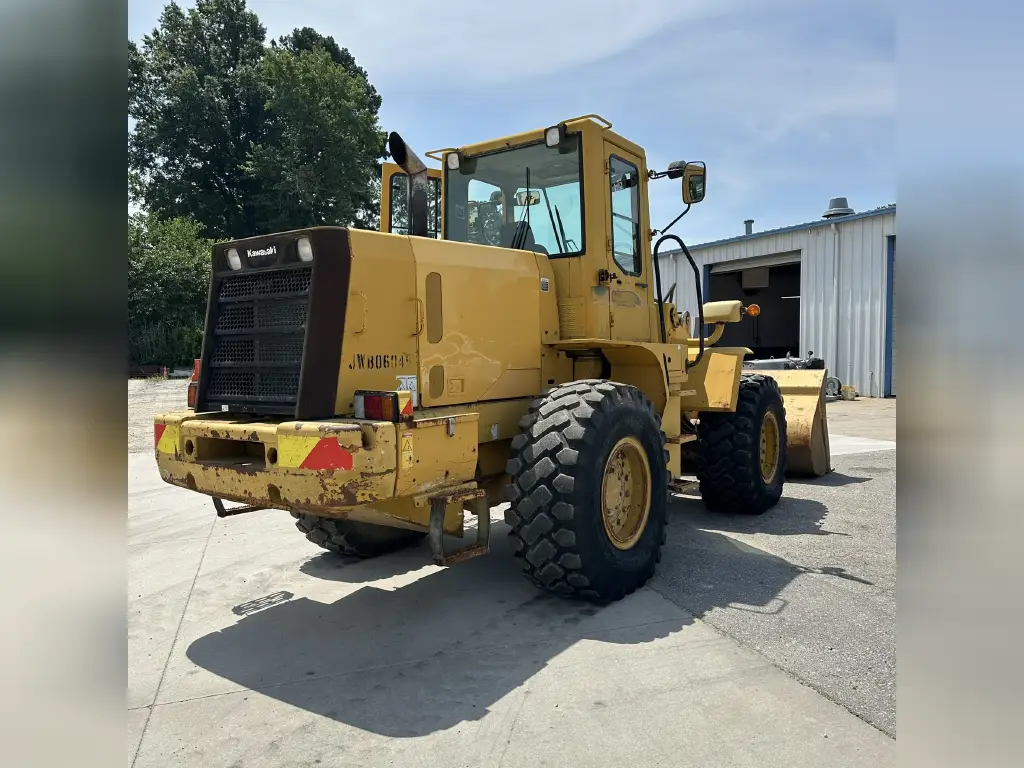 لودر KAWASAK للبيع في دمشق, KAWASAK I70Z5 موديل 2006 تواجد دمشق, أفضل موقع لبيع الشاحنات والمعدات الثقيلة في سوريا