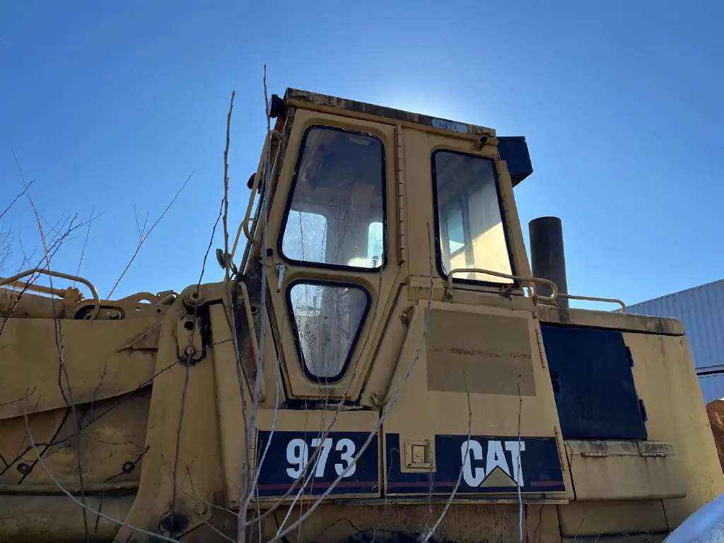 Caterpillar loader for sale in Damascus, Caterpillar 973s model 1986 available in Damascus, the best site for selling trucks and heavy equipment in Syria.