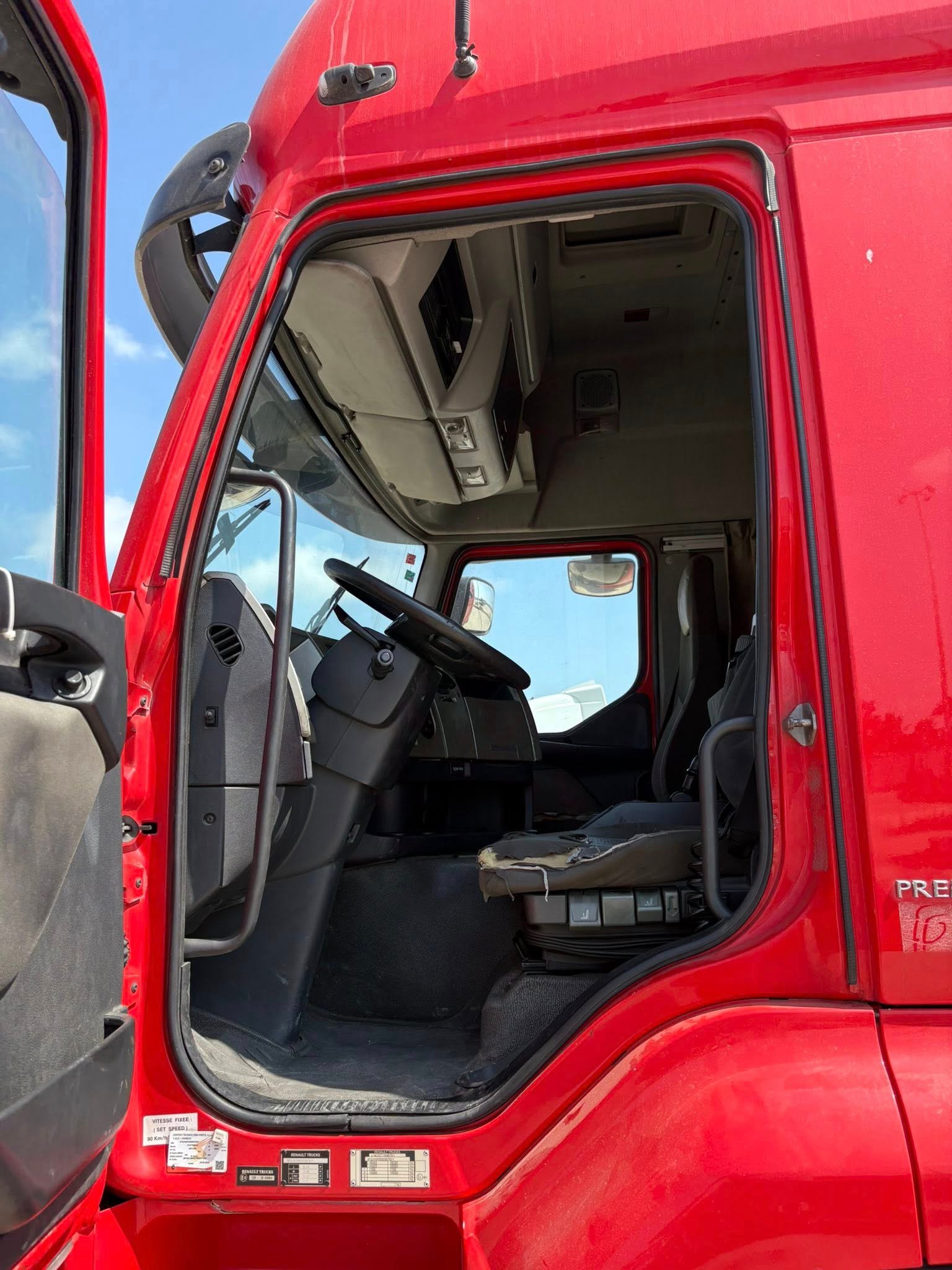 للبيع شاحنة رينو 460 DXI, أوتوماتيك 2013 | وارد إسبانيا - اللاذقية.