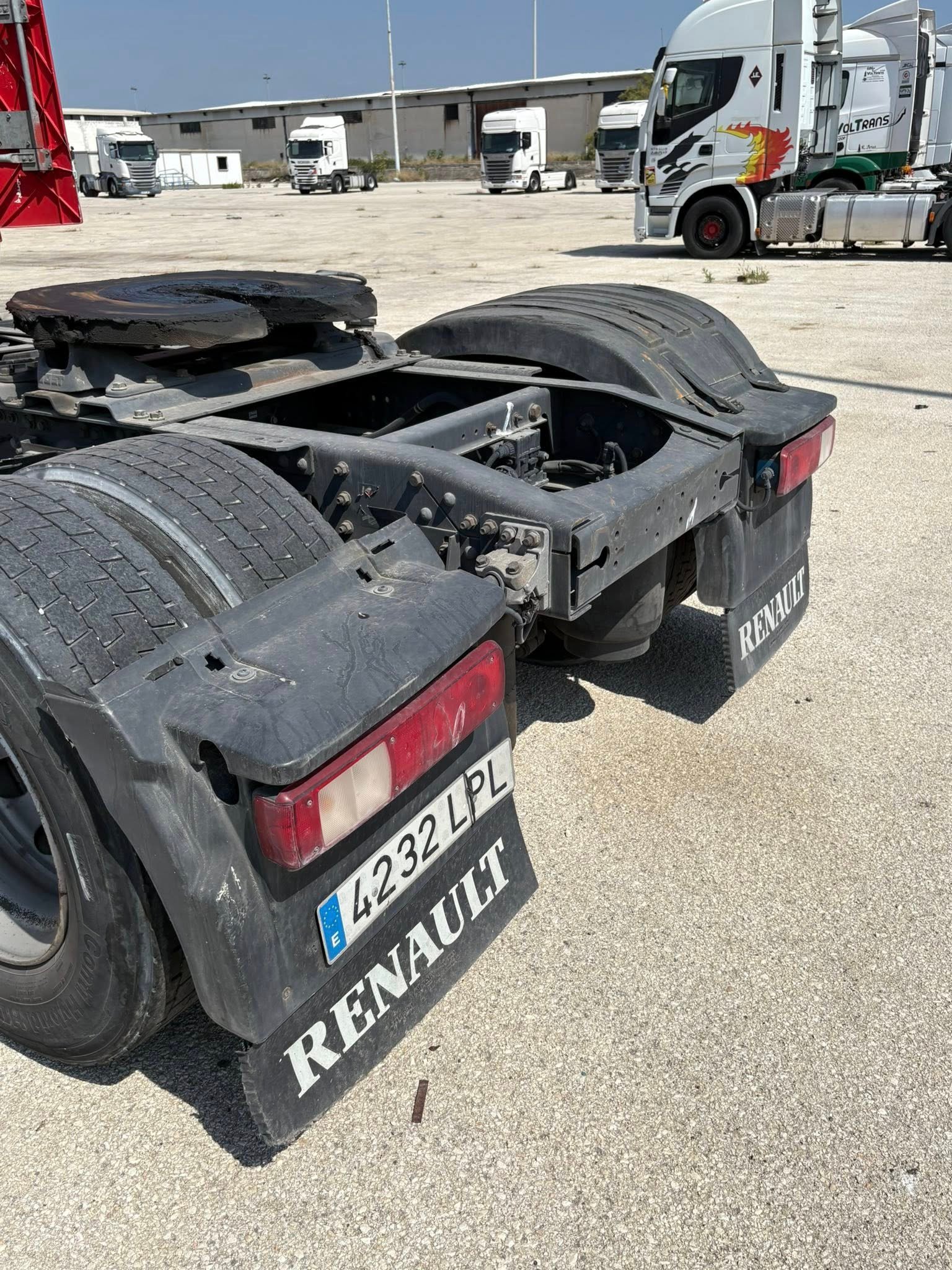 للبيع شاحنة رينو 460 DXI, أوتوماتيك 2013 | وارد إسبانيا - اللاذقية.