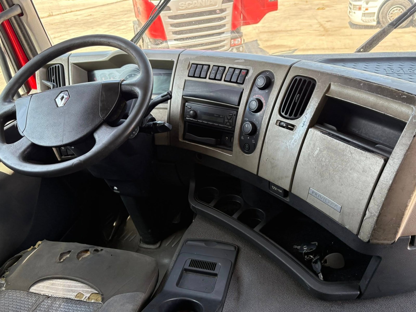 للبيع شاحنة رينو 460 DXI, أوتوماتيك 2013 | وارد إسبانيا - اللاذقية.