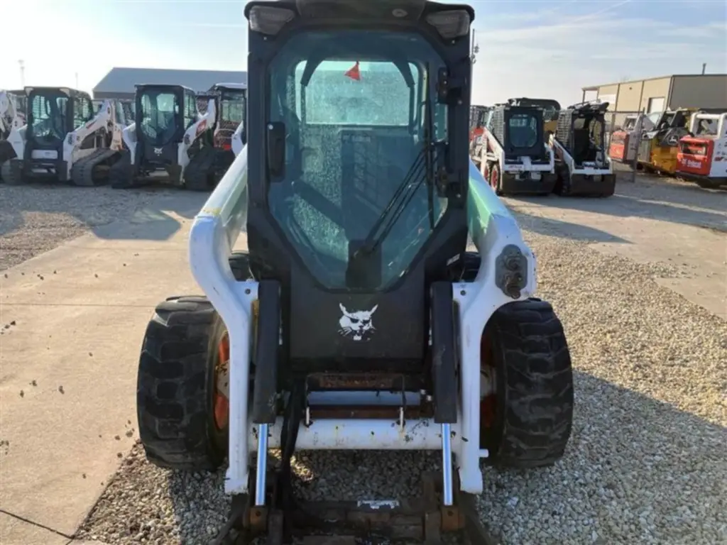 سكيد لودر BOBCAT للبيع في حلب, BOBCAT S76s موديل 2021 تواجد حلب, أفضل موقع لبيع الشاحنات والمعدات الثقيلة في سوريا