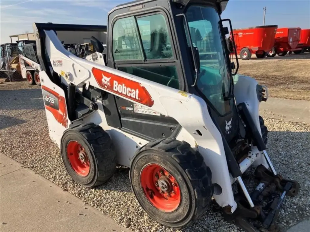 سكيد لودر BOBCAT للبيع في حلب, BOBCAT S76s موديل 2021 تواجد حلب, أفضل موقع لبيع الشاحنات والمعدات الثقيلة في سوريا