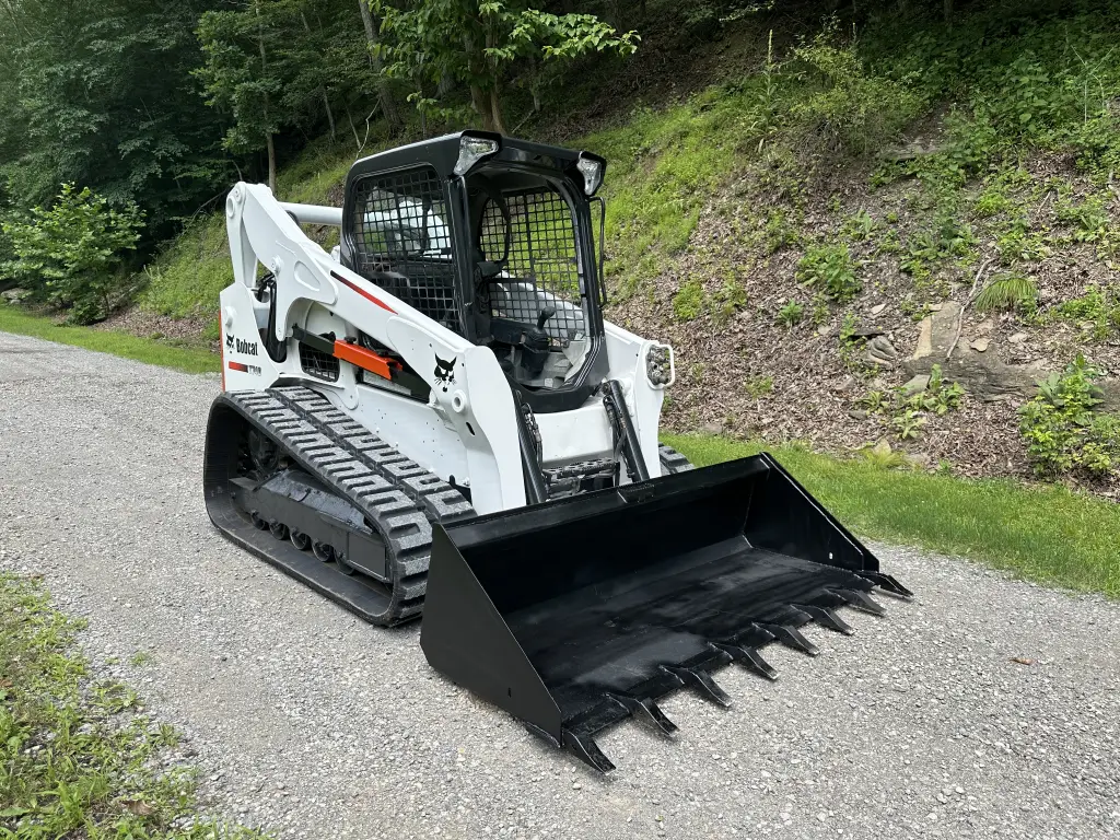 سكيد لودر BOBCAT للبيع في حلب, BOBCAT T740s موديل 2019 تواجد حلب, أفضل موقع لبيع الشاحنات والمعدات الثقيلة في سوريا