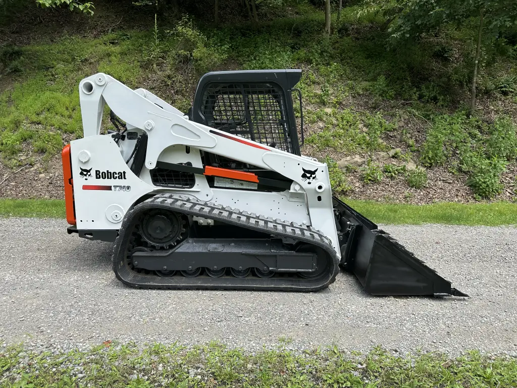 BOBCAT skid loader for sale in Aleppo, BOBCAT T740s model 2019 available in Aleppo, the best site for selling trucks and heavy equipment in Syria