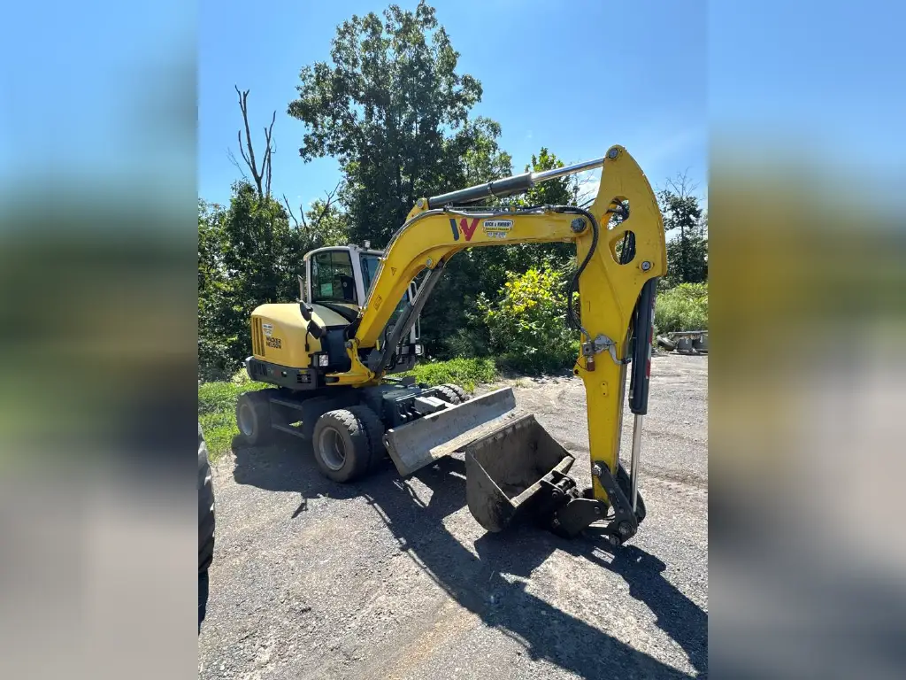 Neuson excavator for sale in Damascus, Neuson EW65sH, 2019 model, located in Damascus, the best site for selling trucks and heavy equipment in Syria