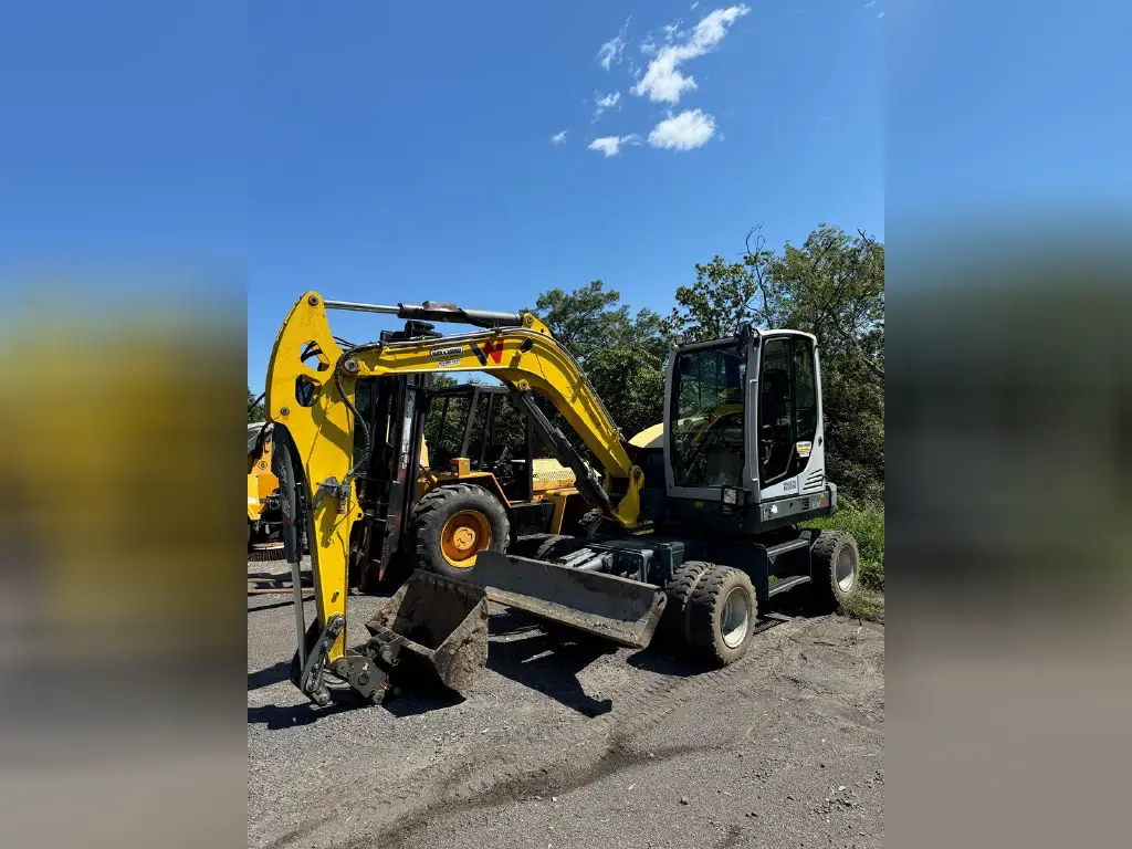 Neuson excavator for sale in Damascus, Neuson EW65sH, 2019 model, located in Damascus, the best site for selling trucks and heavy equipment in Syria