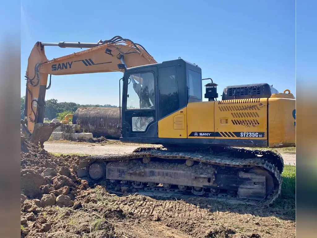 Sany Excavator for sale in Idlib, Sany 235Cs model 2013 located in Idlib, the best site for selling trucks and heavy equipment in Syria