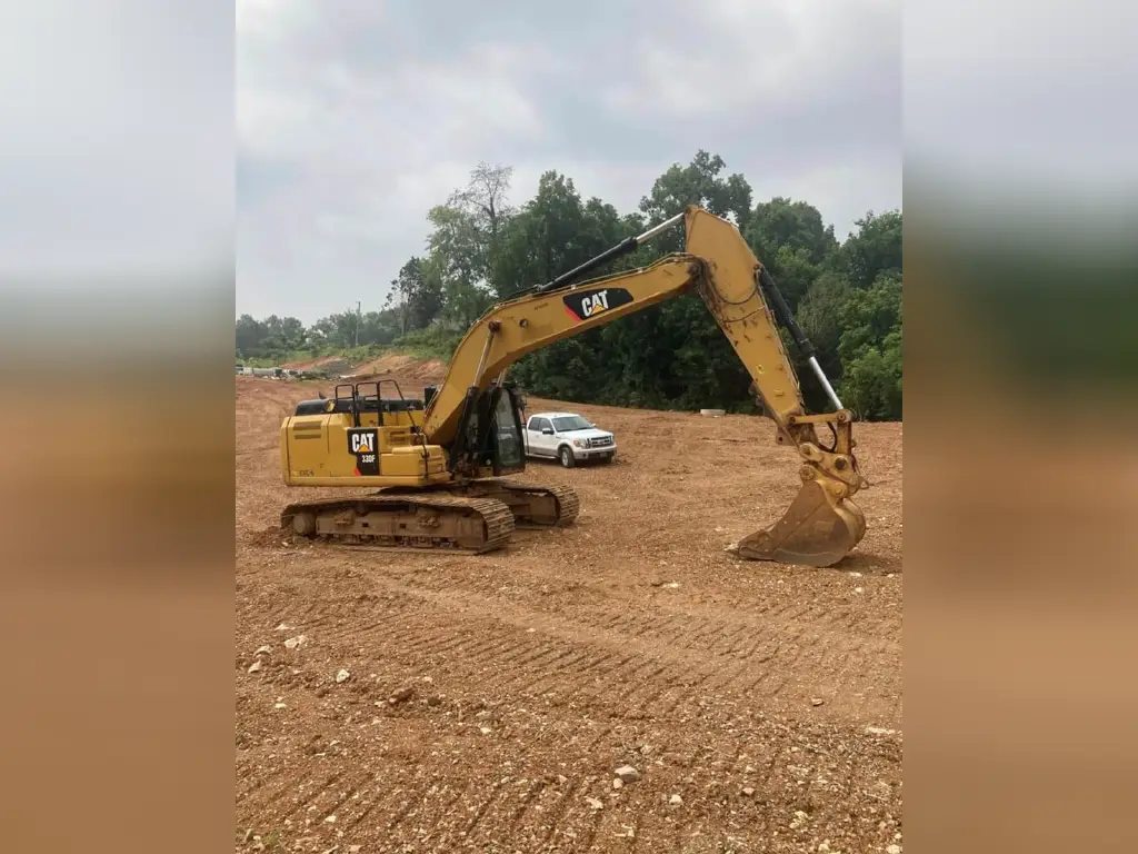 Caterpillar excavator for sale in Idlib, Caterpillar 330FLs model 2017 located in Idlib, the best site for selling trucks and heavy equipment in Syria