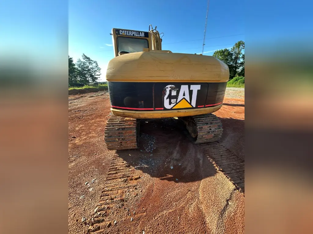 Caterpillar excavator for sale in Idlib, Caterpillar 312CLs, 2007 model, located in Idlib, the best site for selling trucks and heavy equipment in Syria