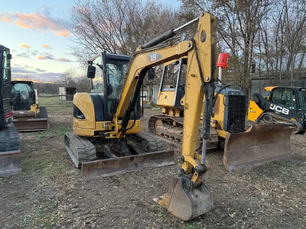Caterpillar excavator for sale in Idlib, Caterpillar 304D model 2012, located in Idlib, the best site for selling trucks and heavy equipment in Syria