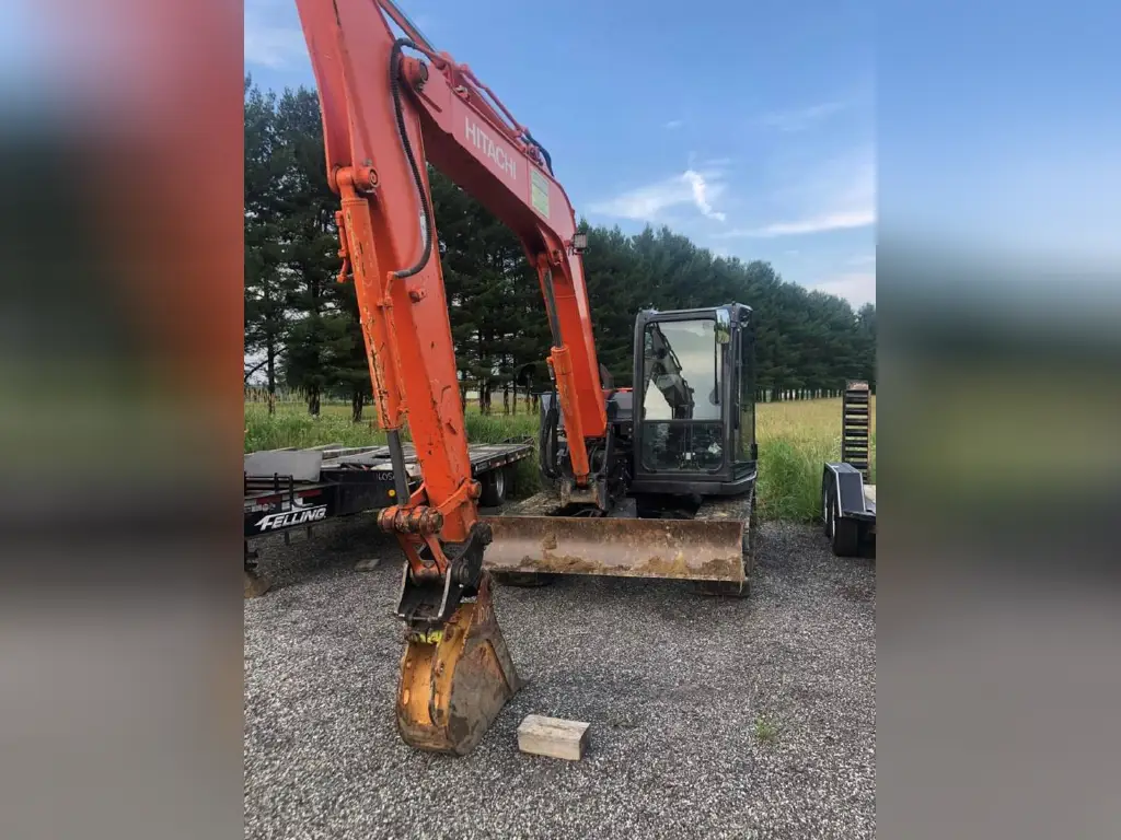 Hitachi Excavator for sale in Idlib, Hitachi 85USB model 2016 available in Idlib, the best site for selling trucks and heavy equipment in Syria