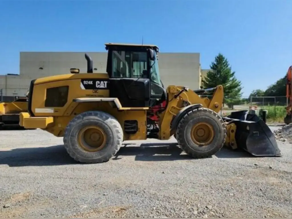 Caterpillar loader for sale in Aleppo, Caterpillar 924K model 2015 located in Aleppo, the best site for selling trucks and heavy equipment in Syria