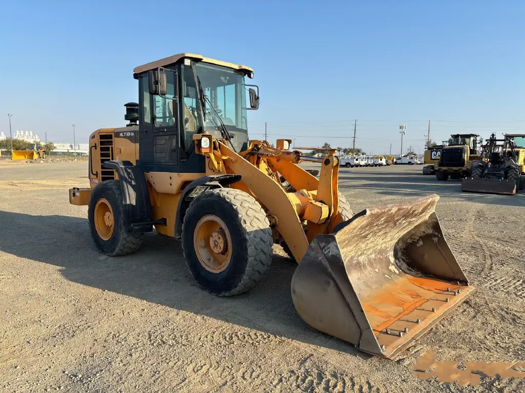 HYUNDAI loader for sale in Aleppo, HYUNDAI HL730, 2017 model, located in Aleppo, the best site for selling trucks and heavy equipment in Syria