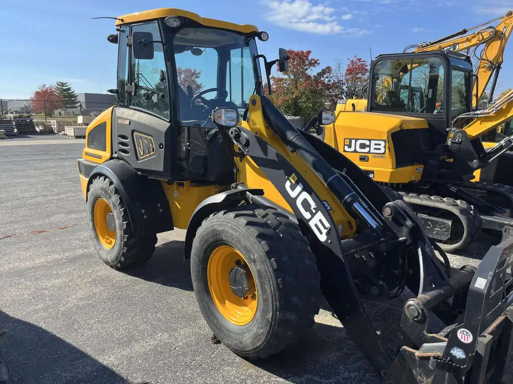 JCB loader for sale in Aleppo, JCB 409s model 2021 available in Aleppo, the best site for selling trucks and heavy equipment in Syria