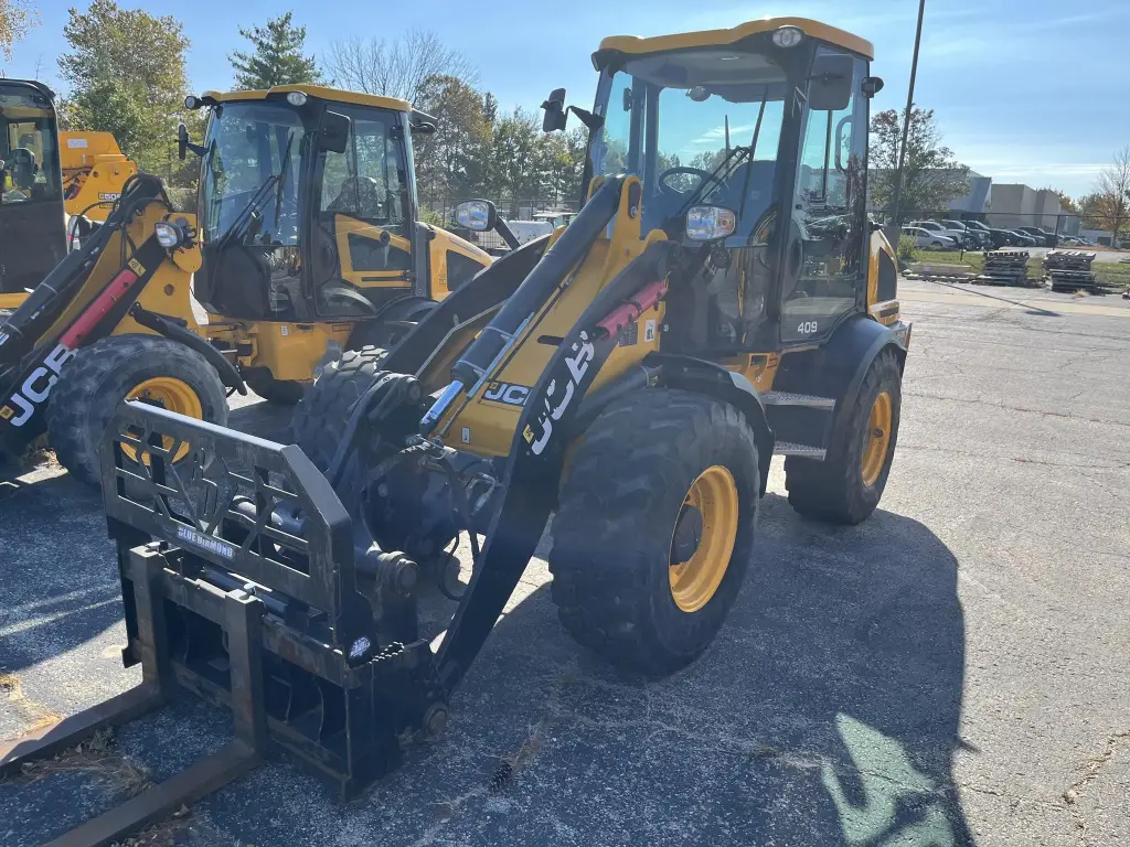 JCB loader for sale in Aleppo, JCB 409s model 2021 available in Aleppo, the best site for selling trucks and heavy equipment in Syria