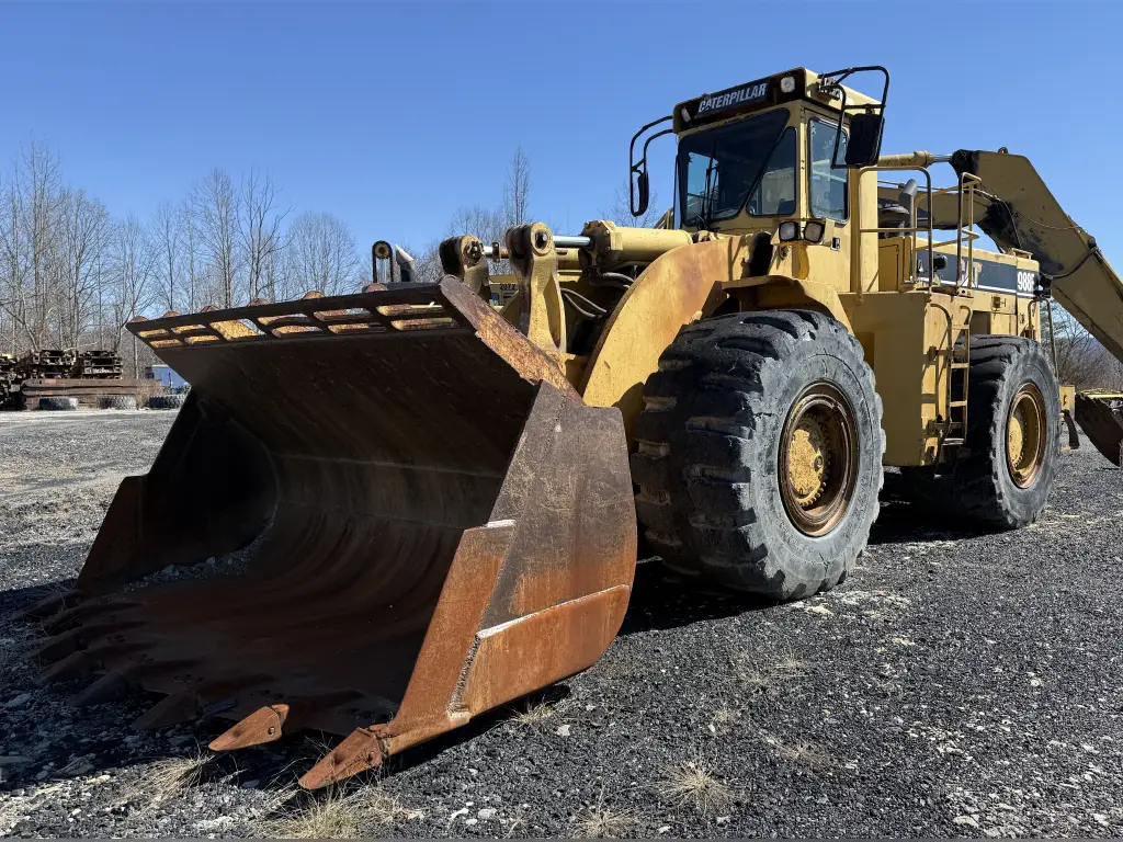 CATERPILLAR loader for sale in Aleppo, CATERPILLAR 988Fs model 1993, located in Aleppo, the best site for selling trucks and heavy equipment in Syria