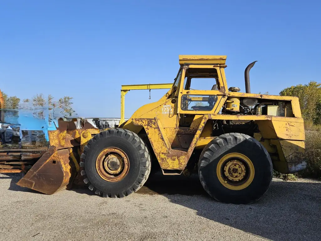 Michigan loader for sale in Aleppo, Michigan 175DGMs, model 1985, located in Aleppo. The best site for selling trucks and heavy equipment in Syria.