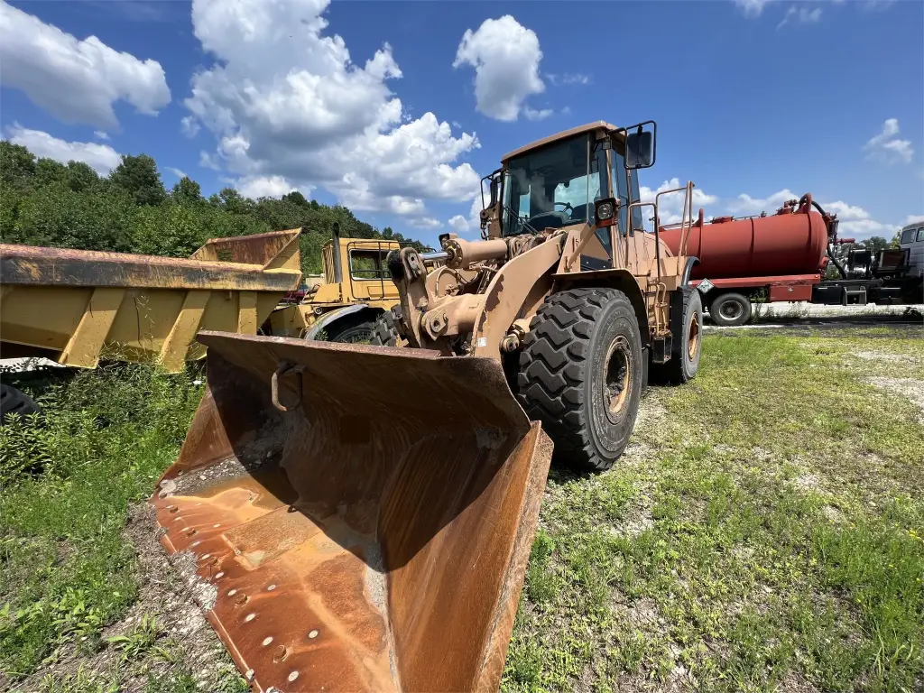 Caterpillar loader for sale in Aleppo, Caterpillar 950Hs model 2008 located in Aleppo, the best site for selling trucks and heavy equipment in Syria