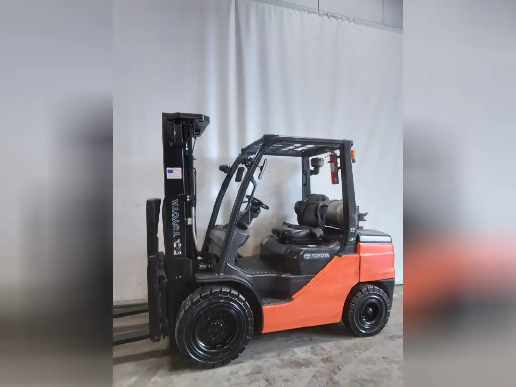 Toyota forklift for sale in Homs, Toyota 8FGU30 model 2020 located in Homs, the best site for selling trucks and heavy equipment in Syria