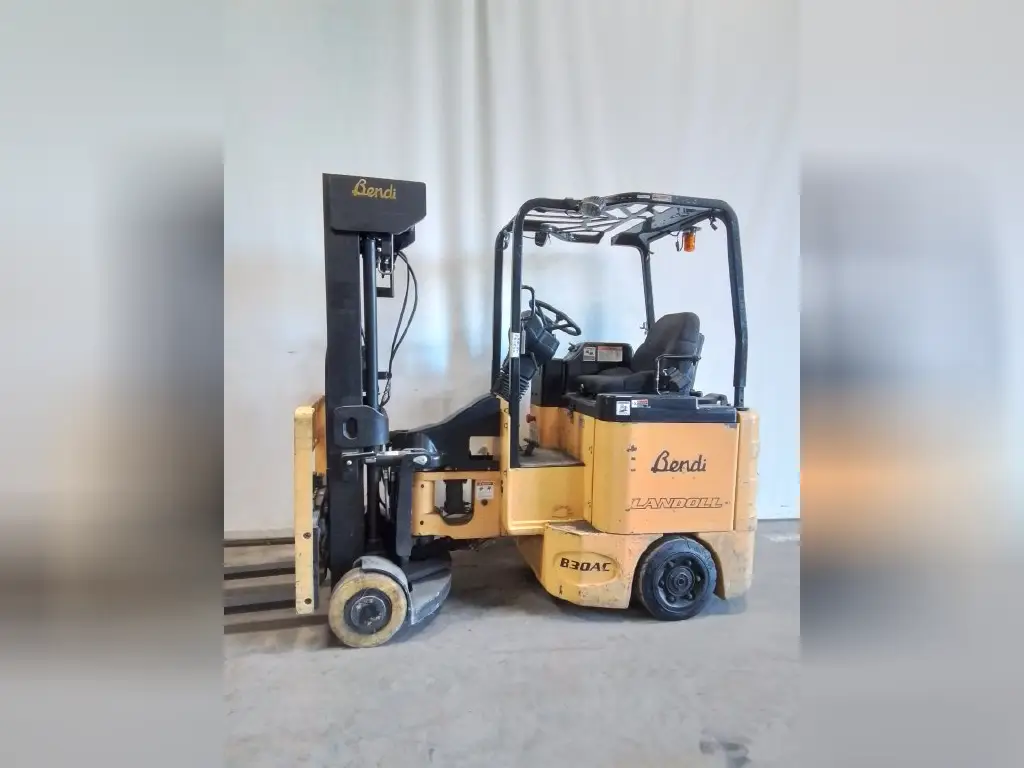 Forklift truck for sale in Homs, Bendi B30, 2011 model, located in Homs, the best site for selling trucks and heavy equipment in Syria