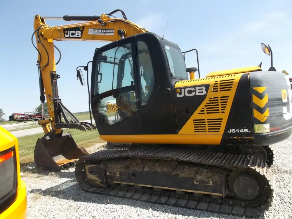 حفار JCB للبيع في حمص, JCB JS145s موديل 2013 تواجد حمص, أفضل موقع لبيع الشاحنات والمعدات الثقيلة في سوريا