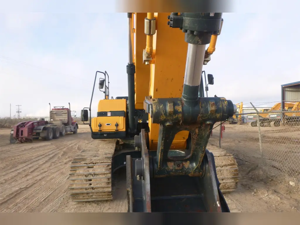 HYUNDAI excavator for sale in Homs, HYUNDAI HX300Ls model 2017, located in Homs. The best site for selling trucks and heavy equipment in Syria