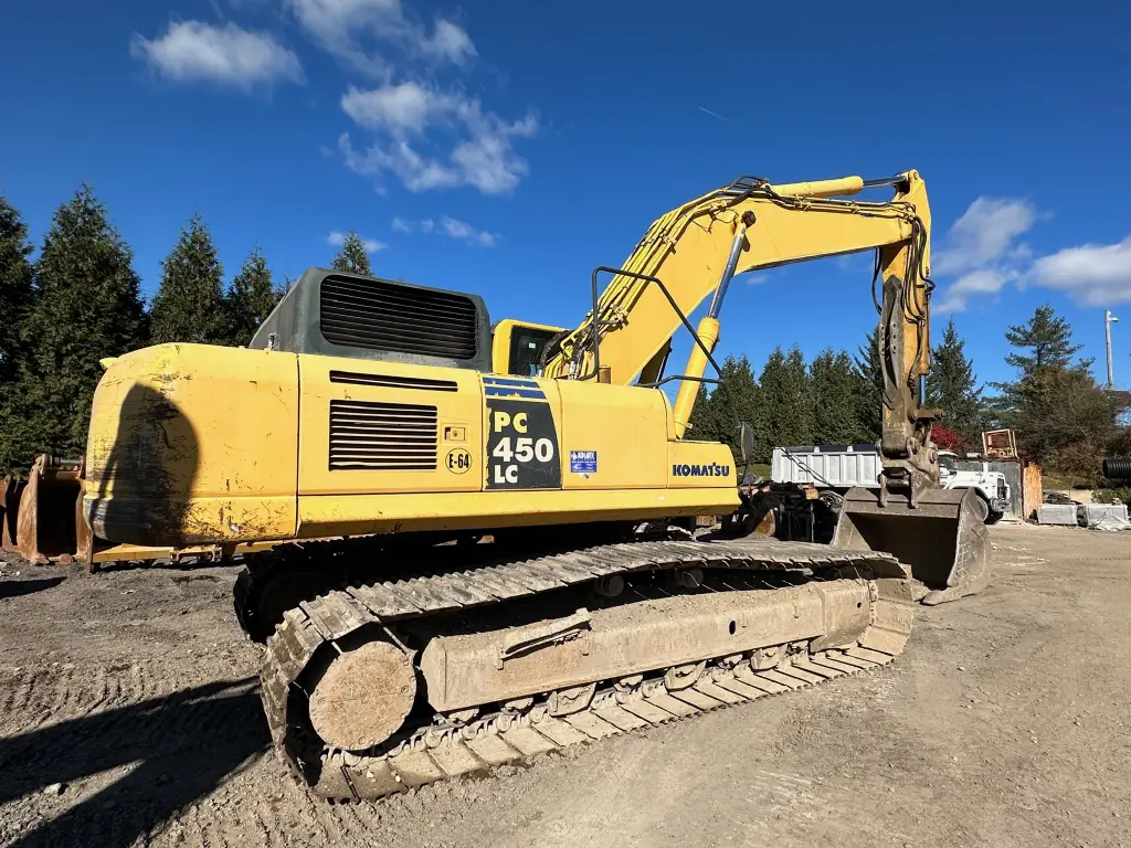 حفار KOMATSU للبيع في حمص, KOMATSU PC450s موديل 2011 تواجد حمص, أفضل موقع لبيع الشاحنات والمعدات الثقيلة في سوريا