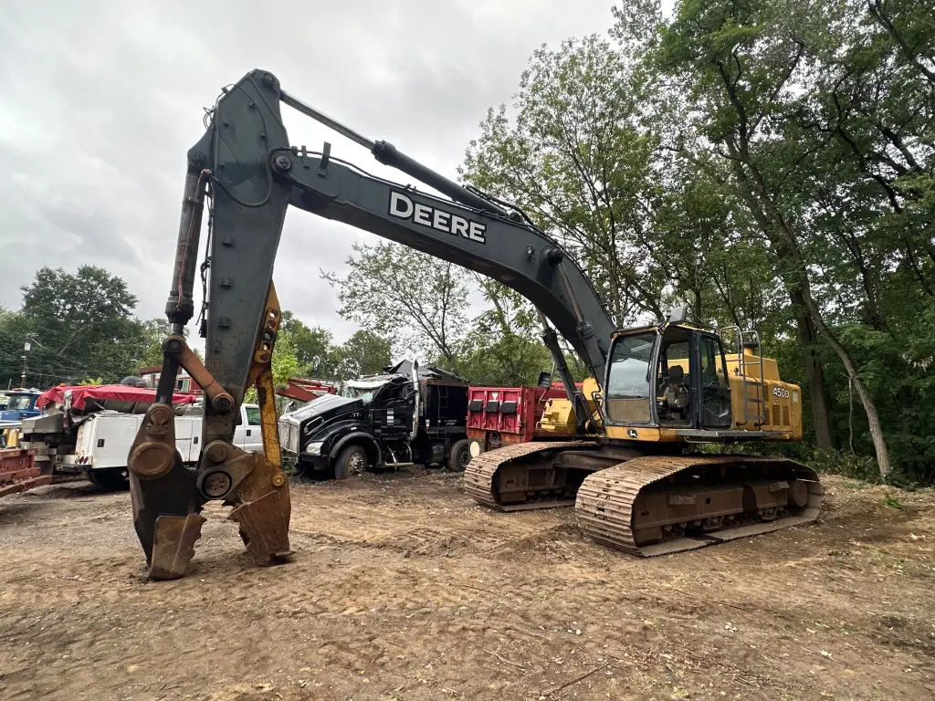 حفار DEERE للبيع في حمص, DEERE 450D موديل 2011 تواجد حمص, أفضل موقع لبيع الشاحنات والمعدات الثقيلة في سوريا