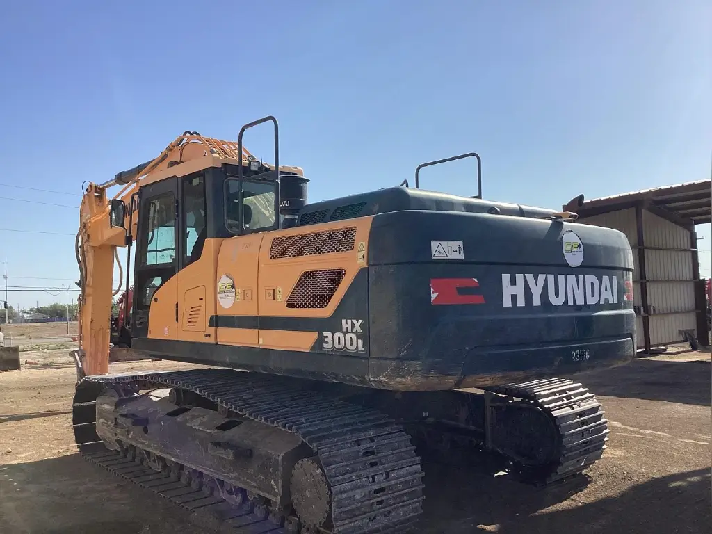 حفار HYUNDAI للبيع في حمص, HYUNDAI HX300Ls موديل 2018 تواجد حمص, أفضل موقع لبيع الشاحنات والمعدات الثقيلة في سوريا