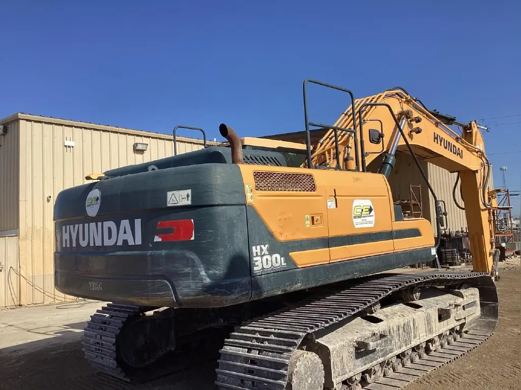 HYUNDAI excavator for sale in Homs, HYUNDAI HX300Ls 2018 model available in Homs, the best site for selling trucks and heavy equipment in Syria