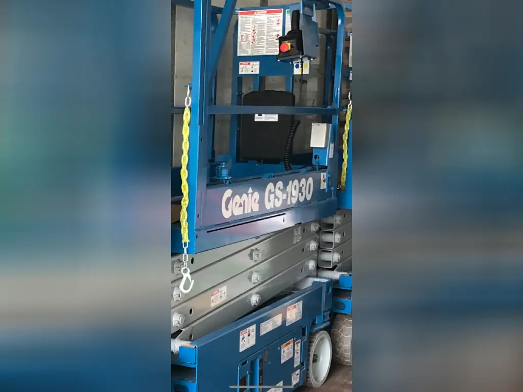GENIE scissor lift for sale in Damascus, GENIE 1930s model 2020 located in Damascus, the best site for selling trucks and heavy equipment in Syria