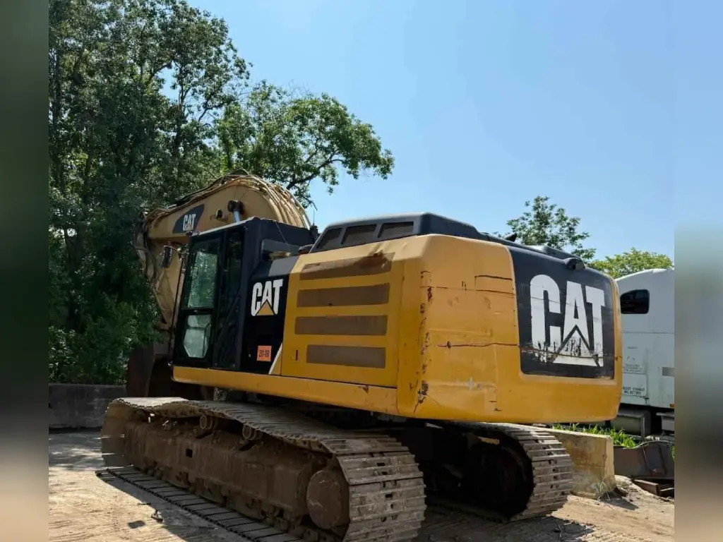 حفار Caterpillar للبيع في دمشق, Caterpillar 336ELs موديل 2012 تواجد دمشق, أفضل موقع لبيع الشاحنات والمعدات الثقيلة في سوريا