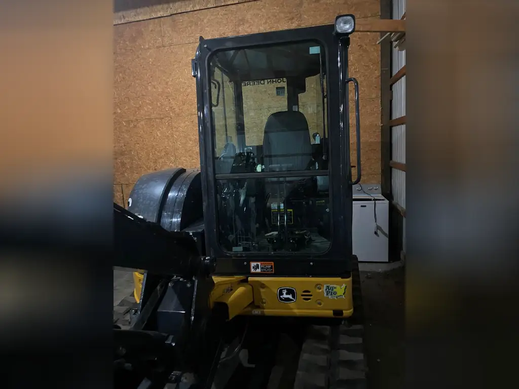 حفار Deere للبيع في دمشق, Deere 50Gs موديل 2023 تواجد دمشق, أفضل موقع لبيع الشاحنات والمعدات الثقيلة في سوريا