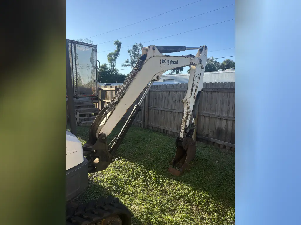 حفار BOBCAT للبيع في دمشق, BOBCAT 35s موديل 2014 تواجد دمشق, أفضل موقع لبيع الشاحنات والمعدات الثقيلة في سوريا