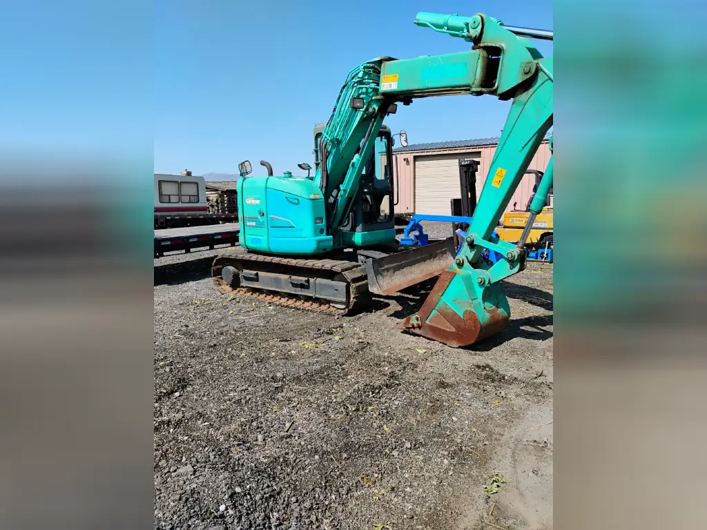 Kobelco excavator for sale in Damascus, Kobelco 25, model 2015, located in Damascus. The best site for selling trucks and heavy equipment in Syria.