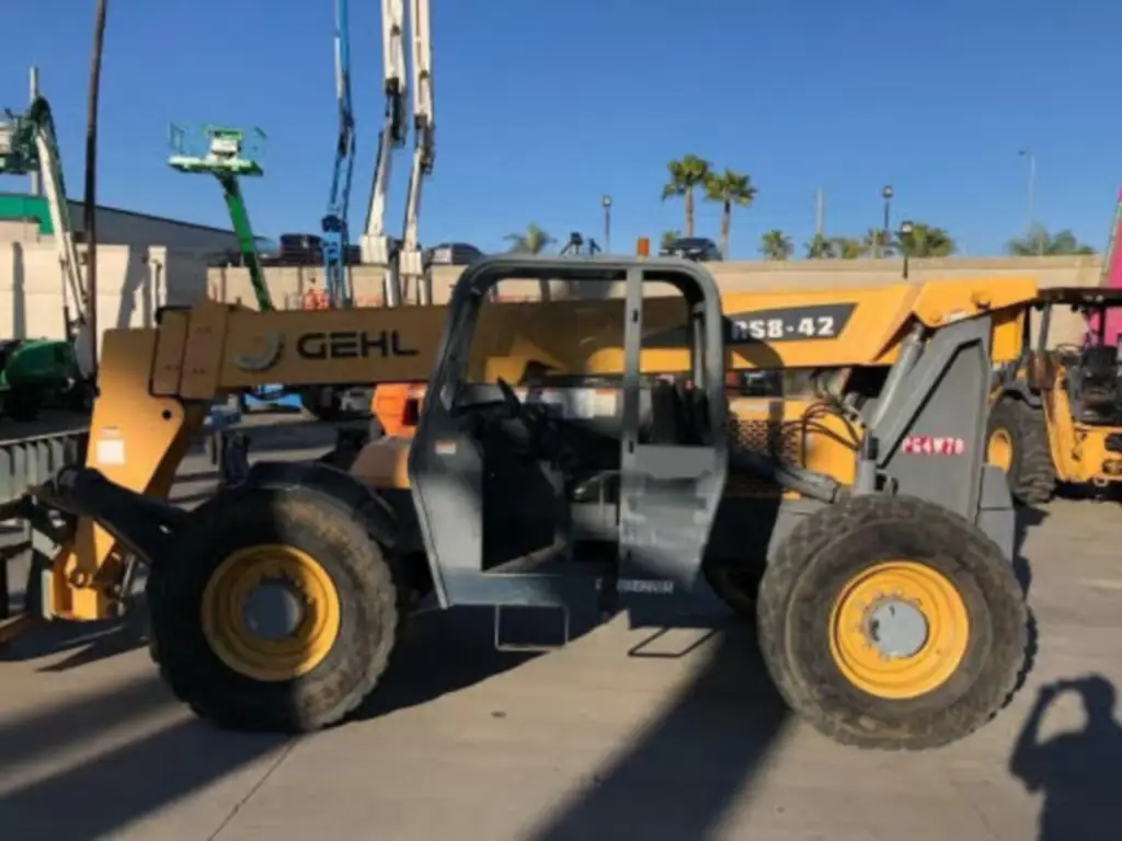 GEHL Telescopic Lift for sale in Damascus, GEHL RS8 model 2009, located in Damascus, the best site for selling trucks and heavy equipment in Syria