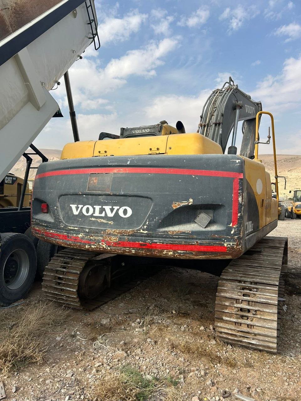 Volvo excavator for sale in Damascus, Volvo 210 model 2006 located in Damascus, the best site for selling trucks and heavy equipment in Syria