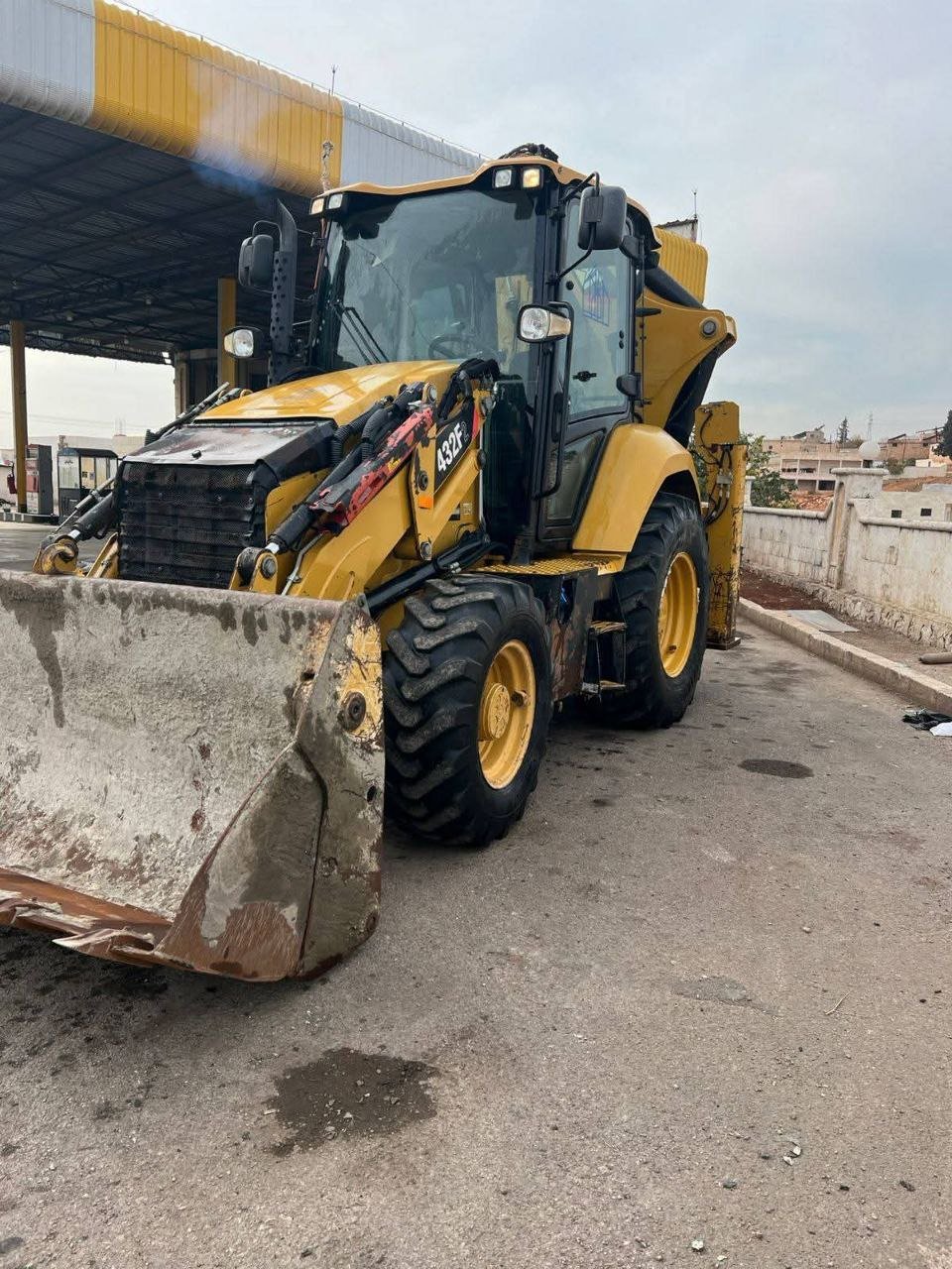 Caterpillar bulldozer for sale in Damascus, Caterpillar 432, 2019 model, located in Damascus, the best site for selling trucks and heavy equipment in Syria