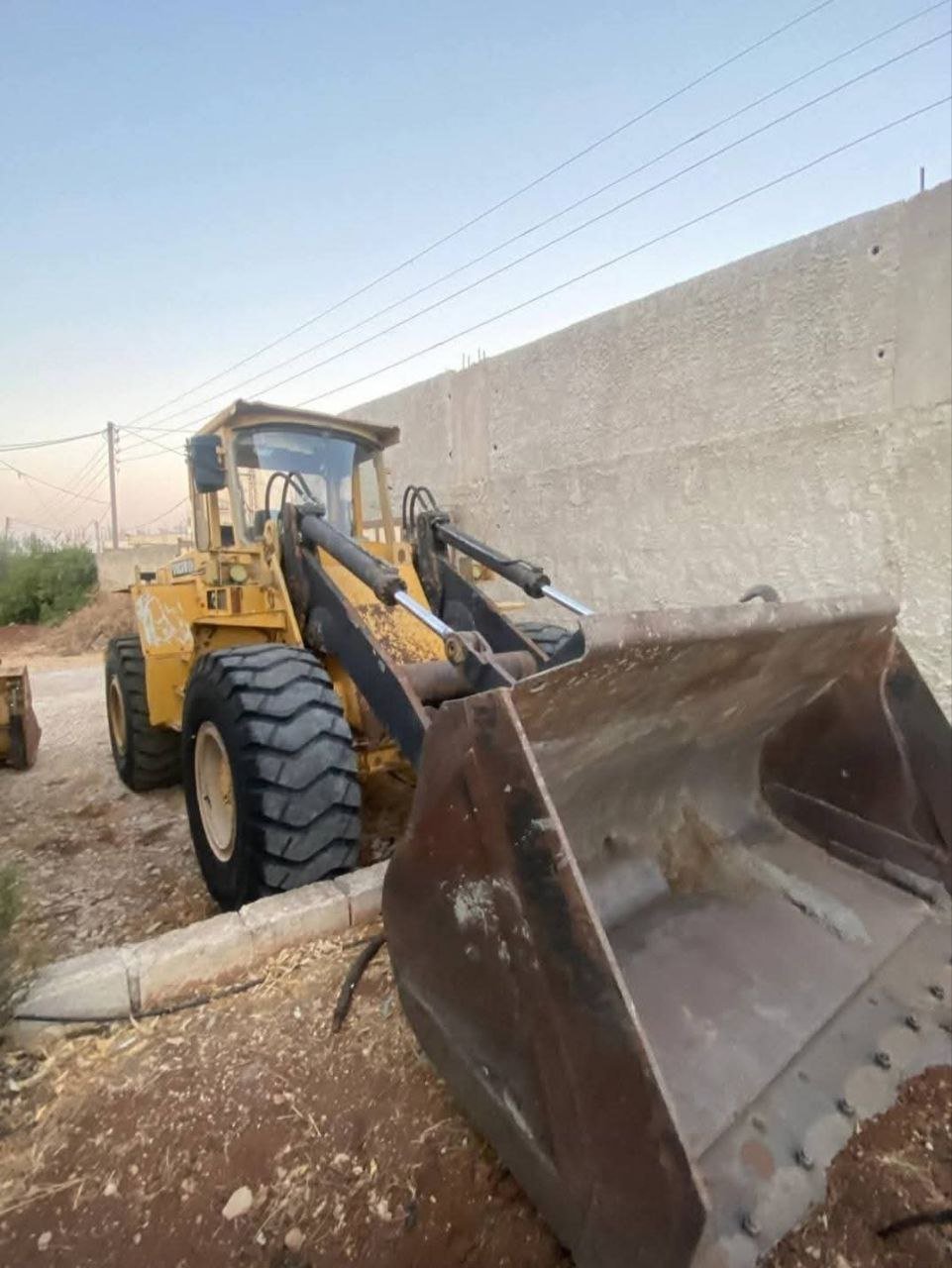 لودر فولفو للبيع في دمشق, فولفو L90 موديل 1991 تواجد دمشق, أفضل موقع لبيع الشاحنات والمعدات الثقيلة في سوريا