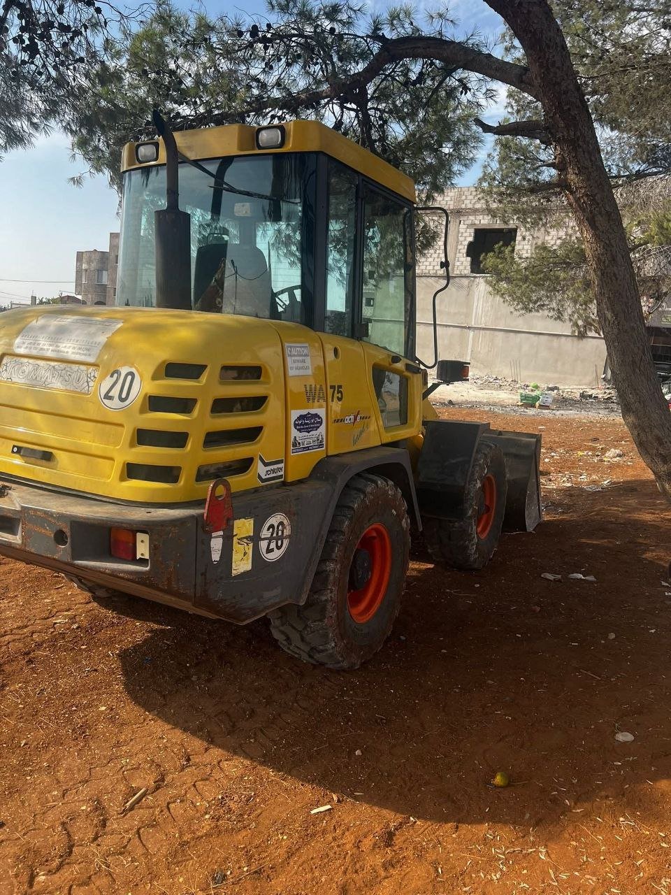 Komatsu loader for sale in Damascus, Komatsu 75, 2000 model, located in Damascus, the best site for selling trucks and heavy equipment in Syria