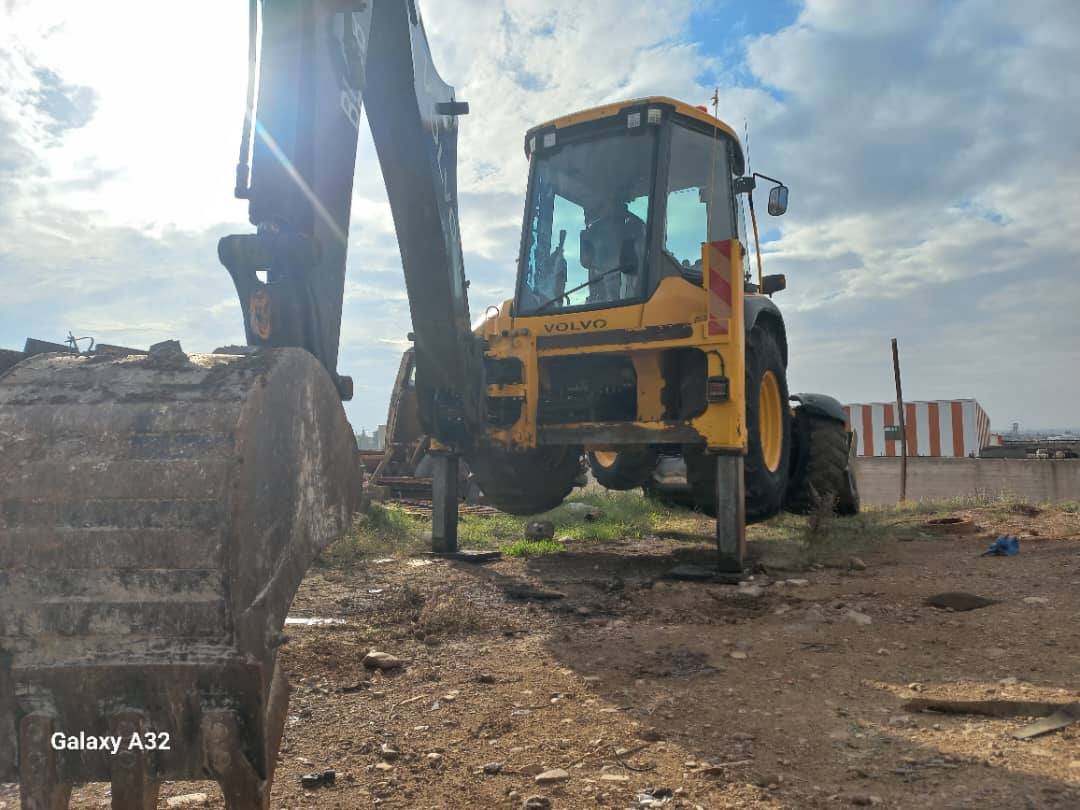 VOLVO BL71 Backhoe Loader For Sale in Hama, Newly Imported, Excellent Condition, Ready to Work