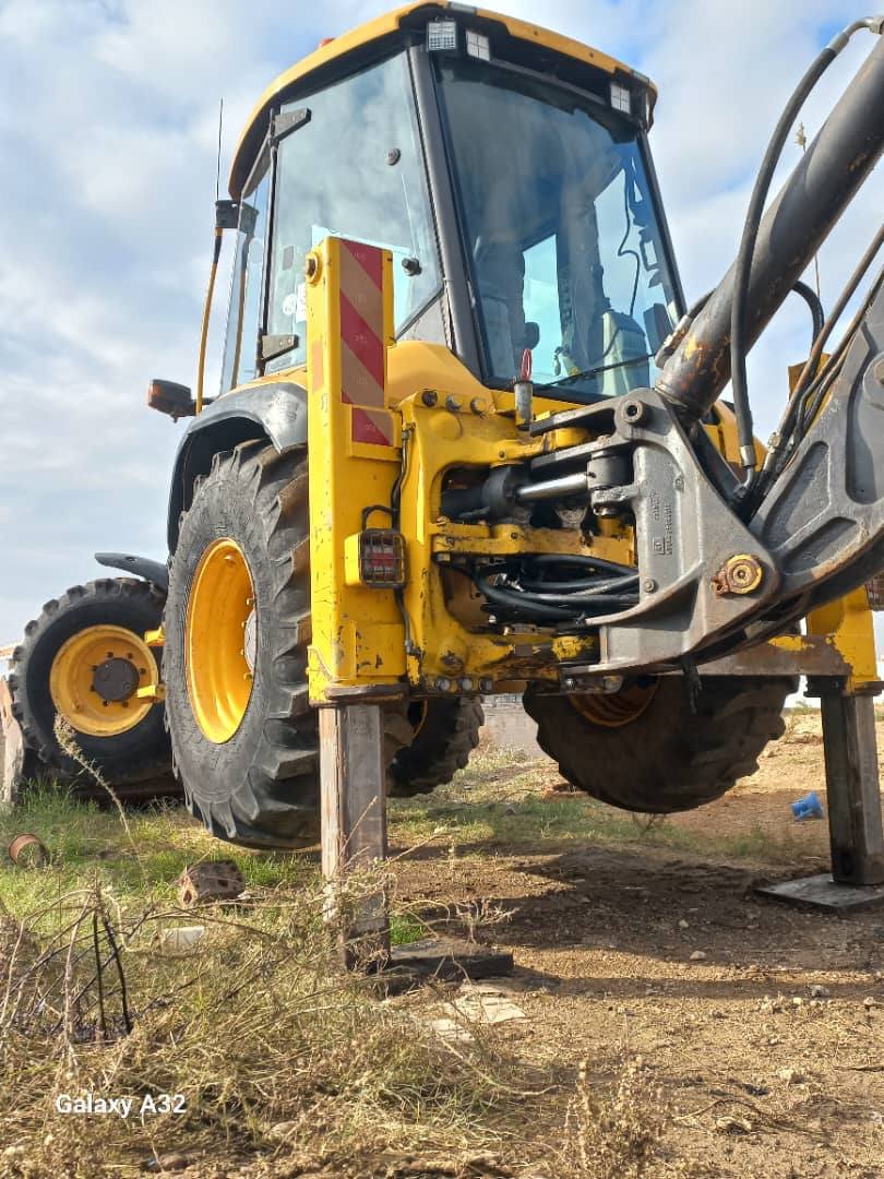 VOLVO BL71 Backhoe Loader For Sale in Hama, Newly Imported, Excellent Condition, Ready to Work